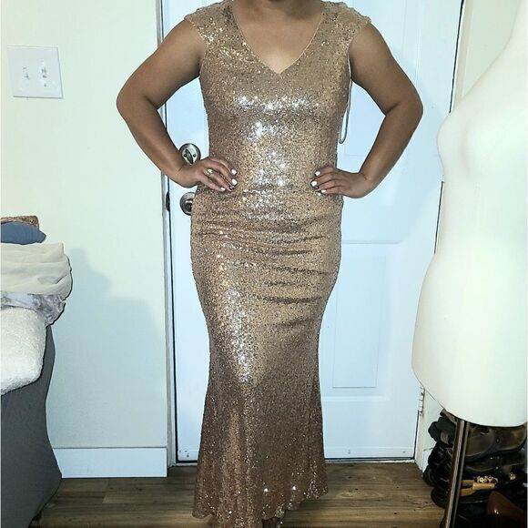 Theia | Kaylee Rose Gold Sequin Gown - Picture 2 of 7